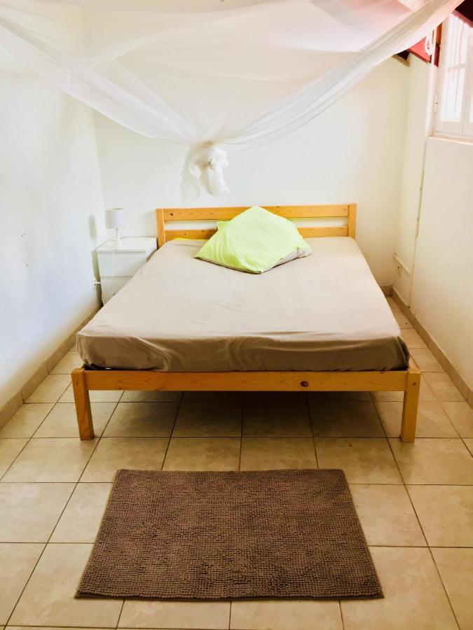 Bed and Breakfast Soleil La Terre-de-Bas Экстерьер фото